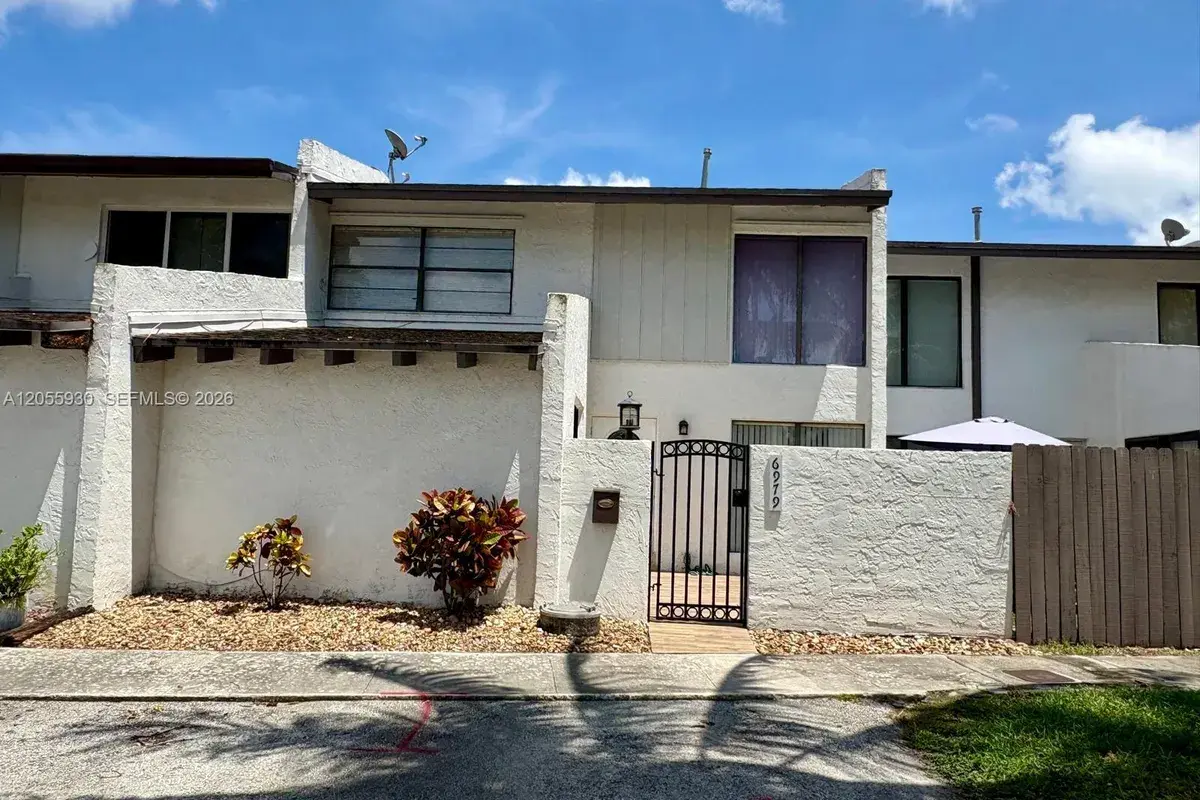 6979 SW 110th Ct, Miami FL 33173