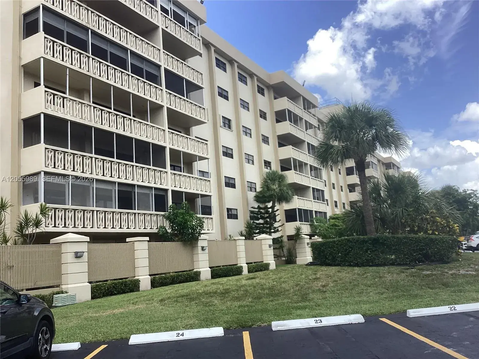 2 bedroom 2 bath Residential Lease for rent at 800 NE 195th St # 415, Miami FL 33179