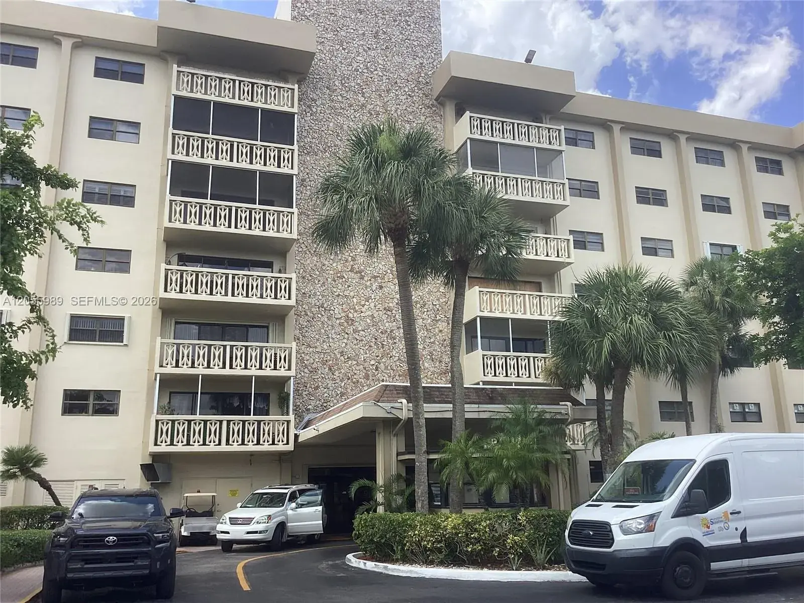 800 NE 195th St # 415, Miami FL 33179