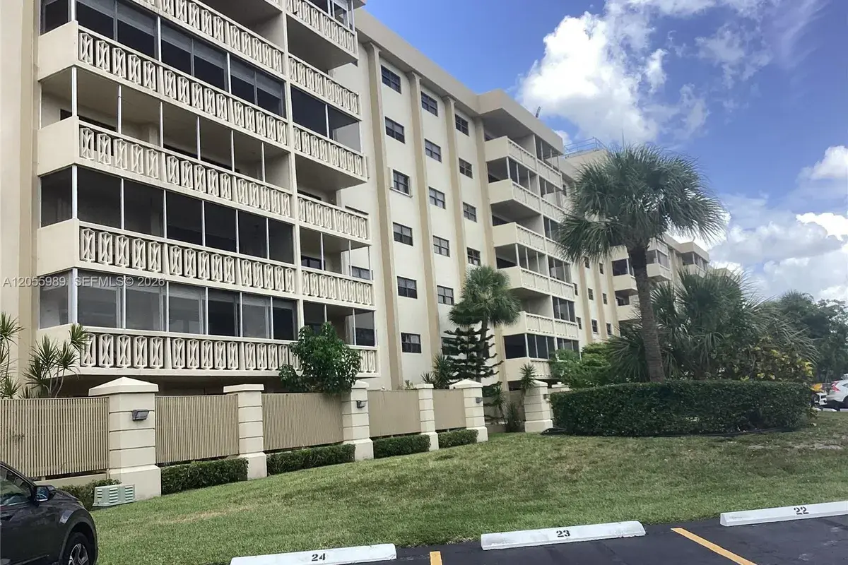 800 NE 195th St # 415, Miami FL 33179