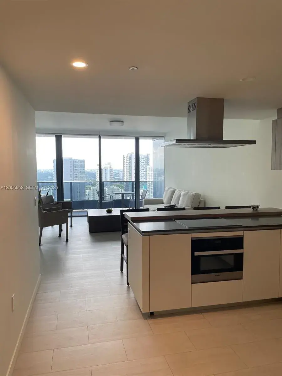 1 bedroom 1 bath Residential Lease for rent at 1000 Brickell Plaza # 2404, Miami FL 33131
