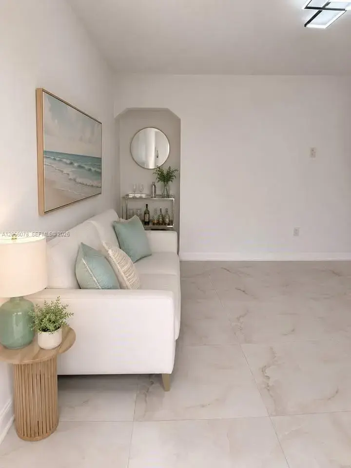 1 bedroom 1 bath Residential Lease for rent at 450 77th St # 2, Miami Beach FL 33141