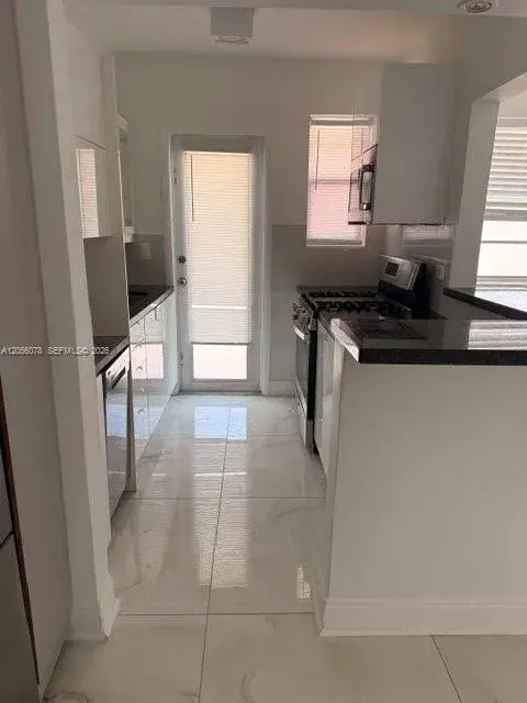 450 77th St # 2, Miami Beach FL 33141