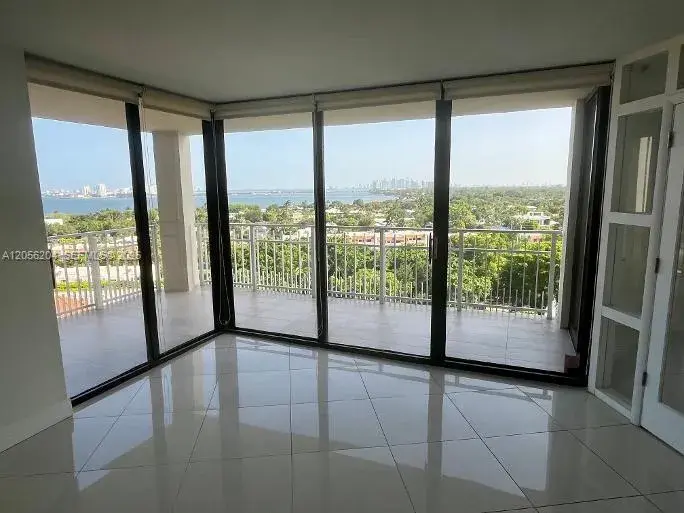 1000 Quayside Ter # 1104, Miami FL 33138