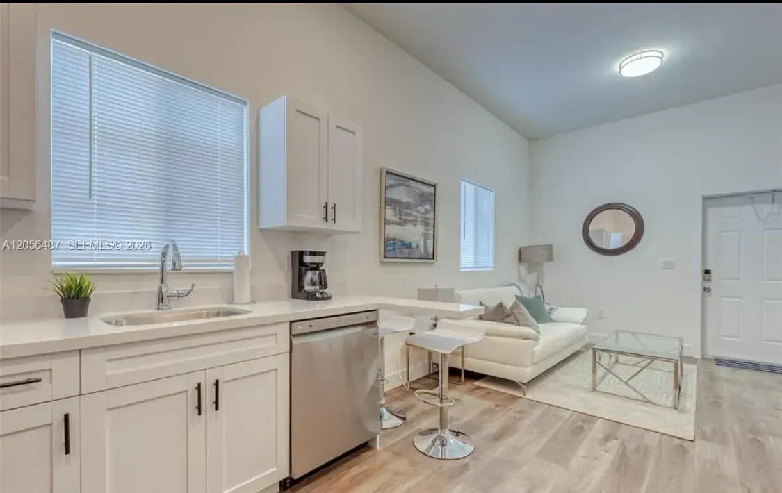 830 SE 14th St # 1, Fort Lauderdale FL 33316