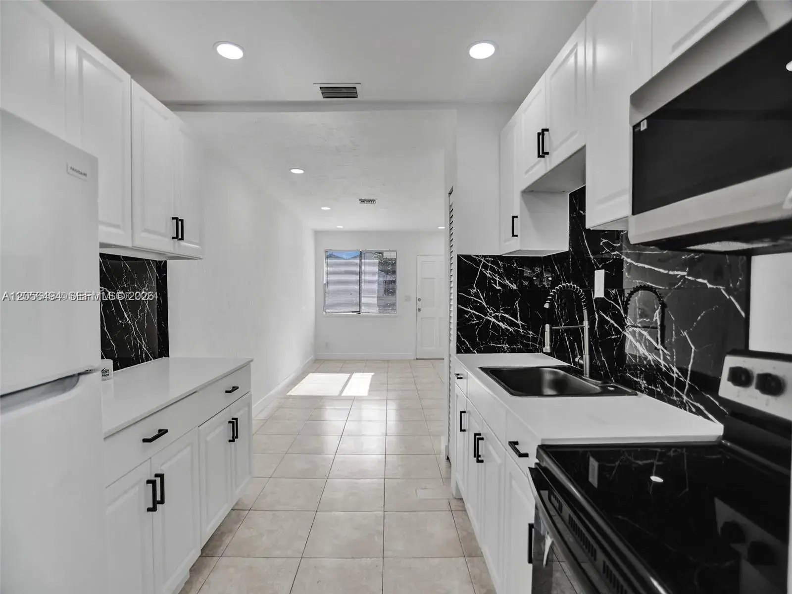 2 bedroom 1 bath Residential Lease for rent at 708 N 20th # 2, Hollywood FL 33020
