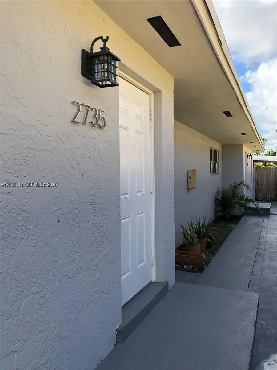 2735 NW 27th St, Miami FL 33142