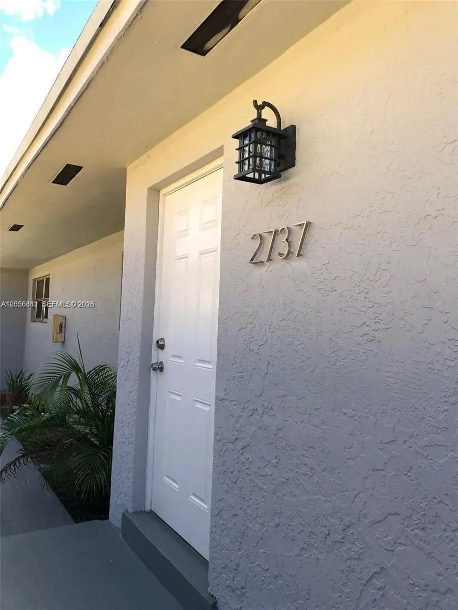 2735 NW 27th St, Miami FL 33142
