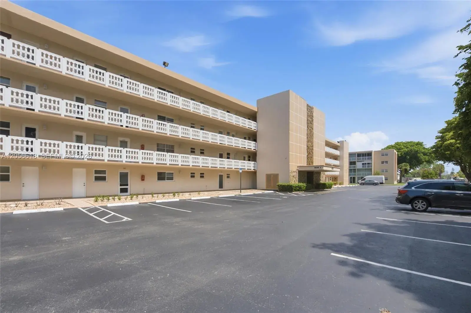 1 bedroom 1 bath Residential for sale at 1025 SE 2nd Ave # 406, Dania Beach FL 33004