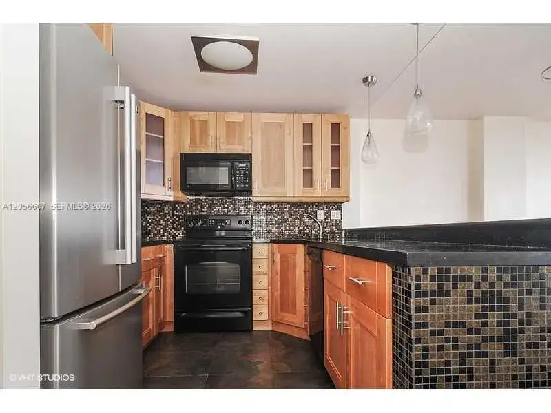 600 NE 36 ST # 1817, Miami FL 33137