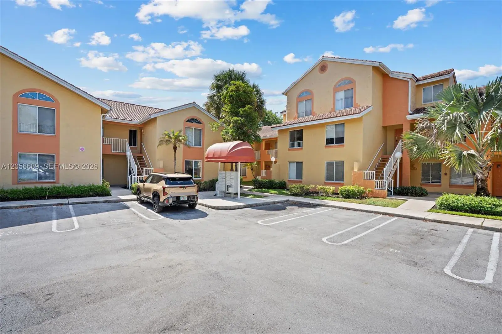 2 bedroom 2 bath Residential for sale at 927 Coral Club Dr # 927, Coral Springs FL 33071