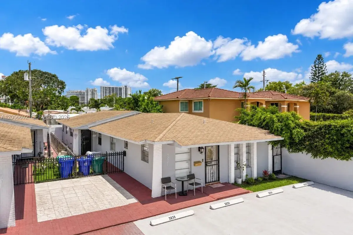 3231 SW 25th St, Miami FL 33133