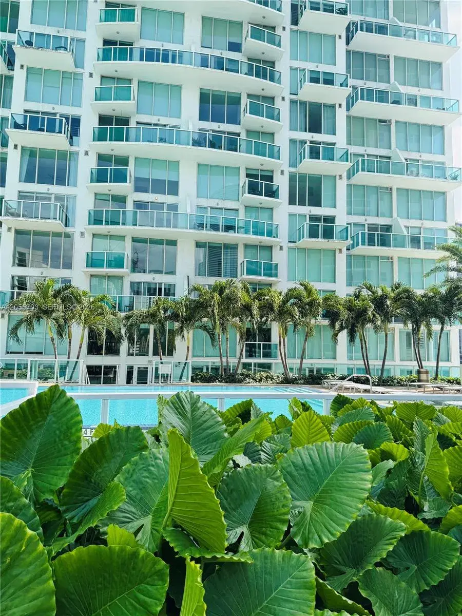 1 bedroom 1 bath Residential for sale at 41 SE 5th # 2204, Miami FL 33131