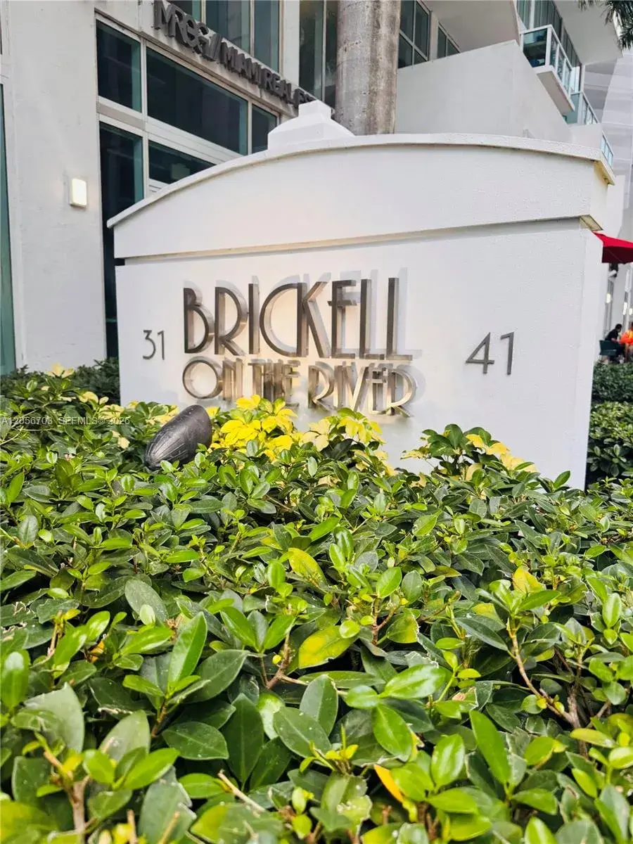 41 SE 5th # 2204, Miami FL 33131