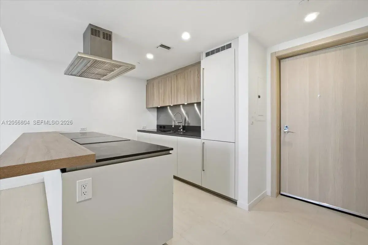 1000 Brickell Plz # 3211, Miami FL 33131