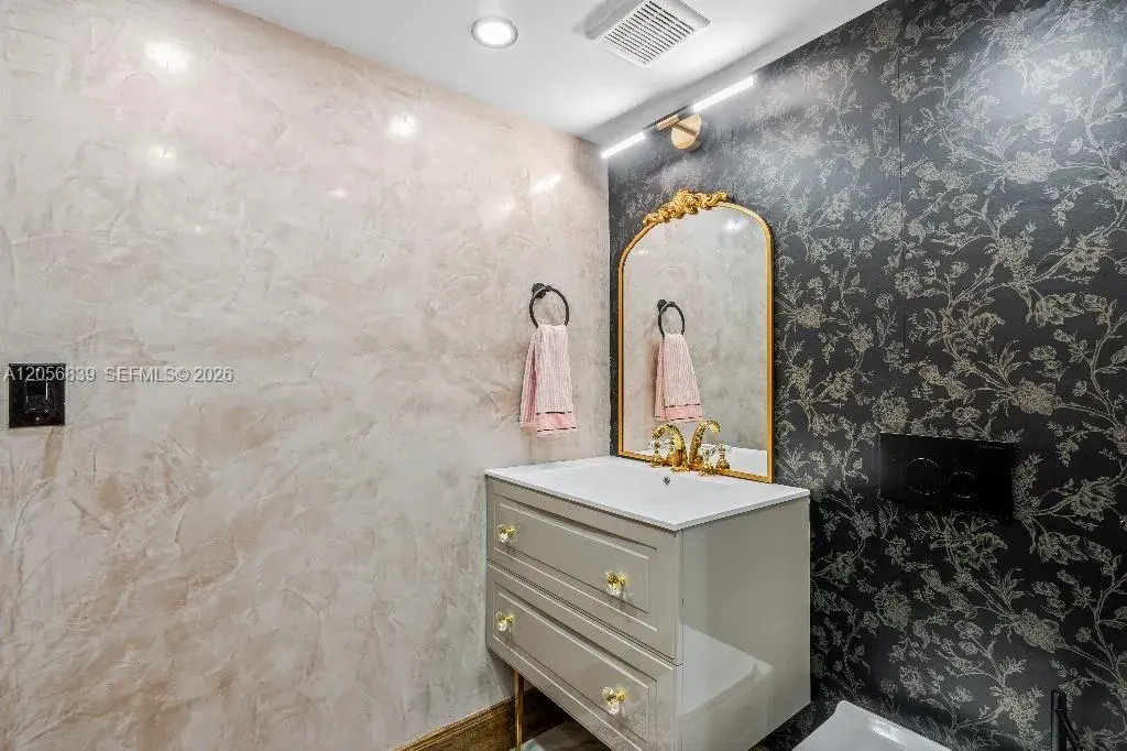 2457 Collins Ave # 1603, Miami Beach FL 33140