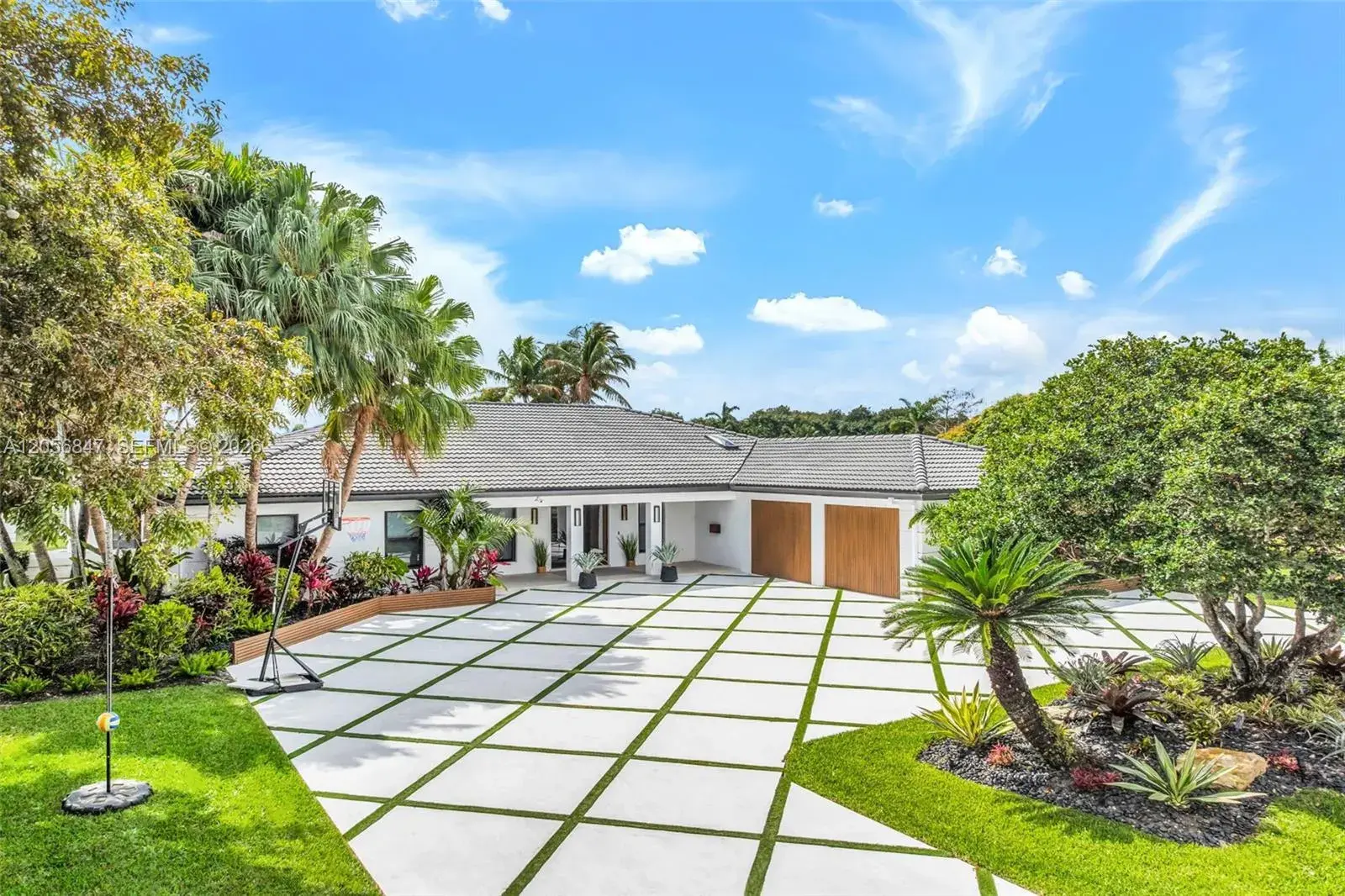 6 bedroom 5 bath Residential for sale at 4430 Casper Ct, Hollywood FL 33021