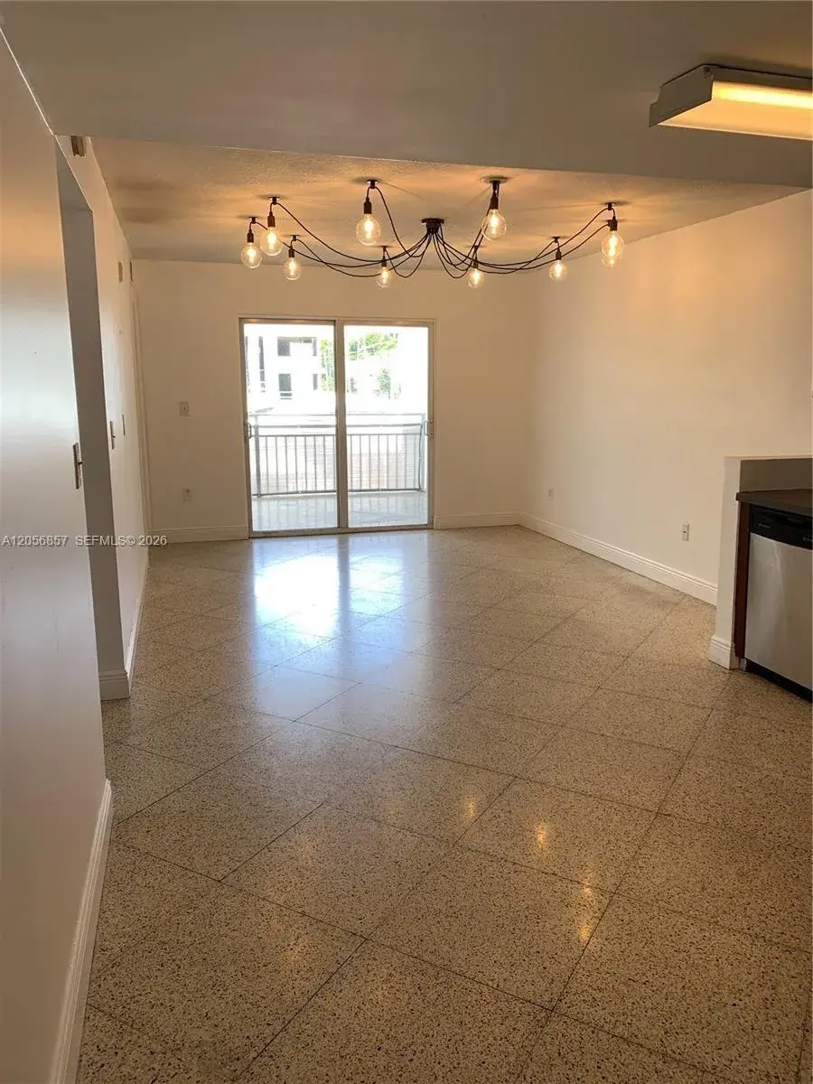 498 SW 2nd St # 2C, Miami FL 33130