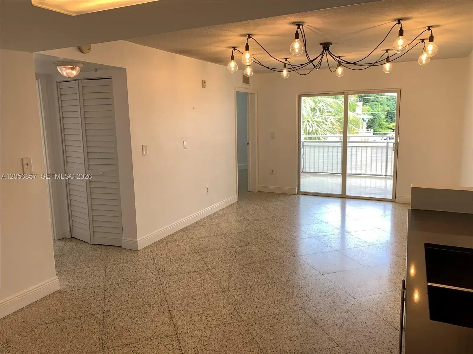 498 SW 2nd St # 2C, Miami FL 33130
