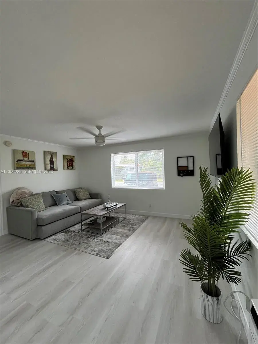 1808 NE 11th Ave # 1, Fort Lauderdale FL 33305