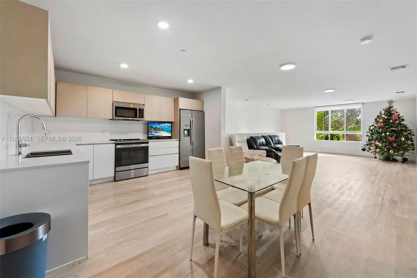 3 bedroom 2 bath Residential Lease for rent at 2505 NE 193rd St # 4202, Miami FL 33180