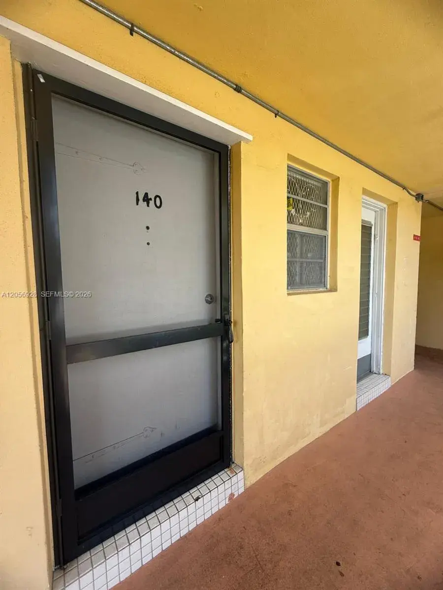 1 bedroom 1 bath Residential for sale at 1540 NE 191st St # 140, Miami FL 33179