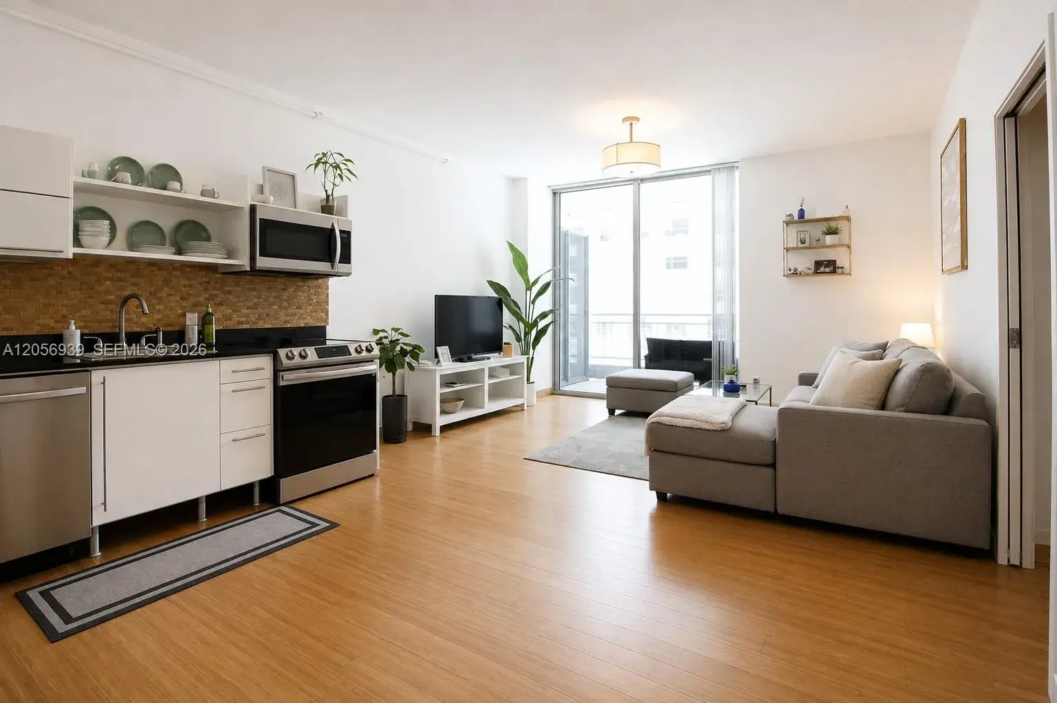 1 bedroom 1 bath Residential Lease for rent at 690 SW 1st Ct # 1528, Miami FL 33130