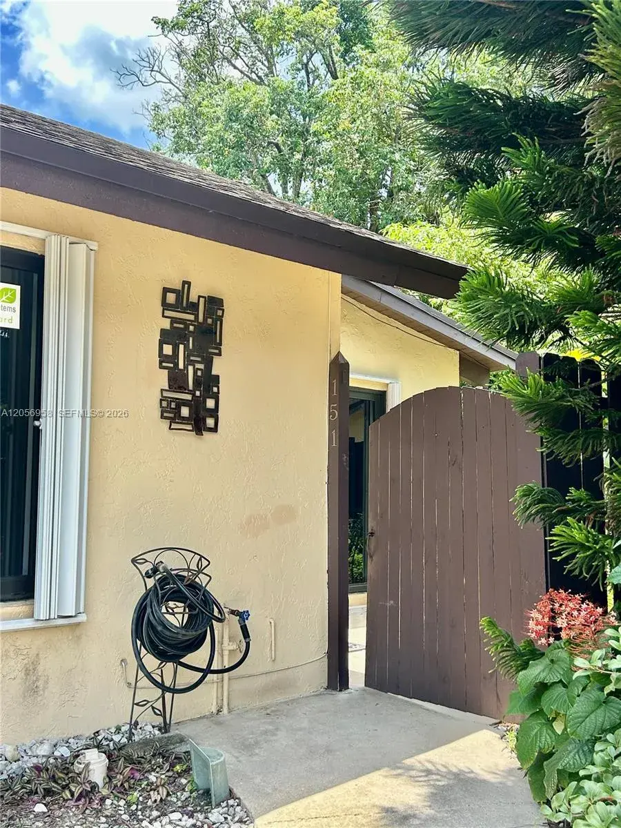 151 Essex Rd # 30, Hollywood FL 33024