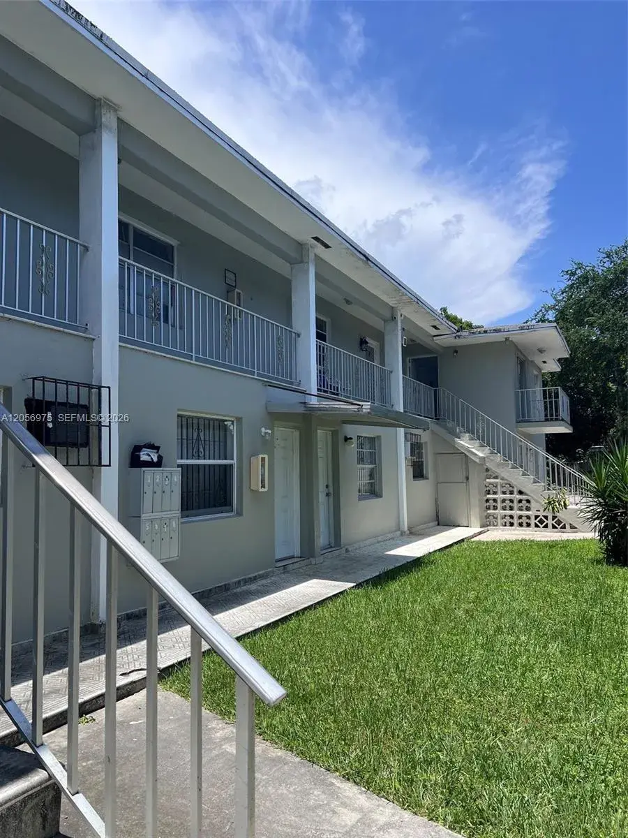 2 bedroom 1 bath Residential Lease for rent at 121 NE 80 TER # 5, Miami FL 33131