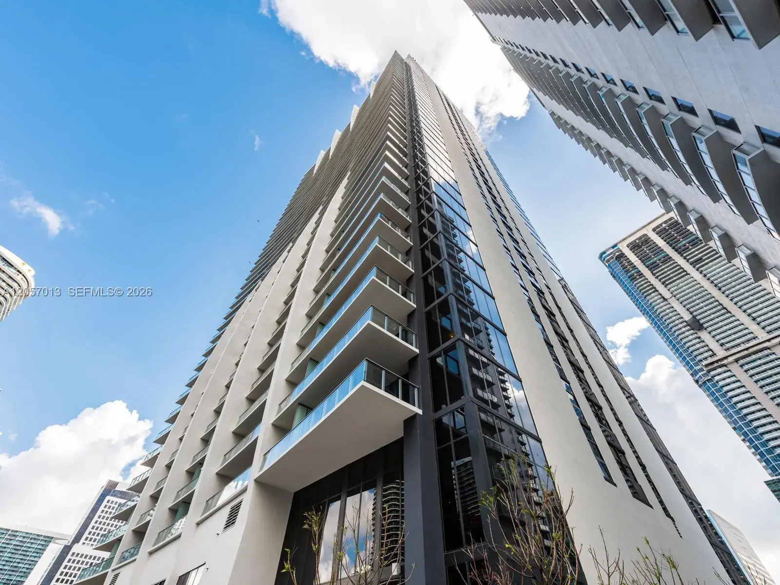 3 bedroom 3 bath Residential Lease for rent at 1010 Brickell Ave # 3701, Miami FL 33131