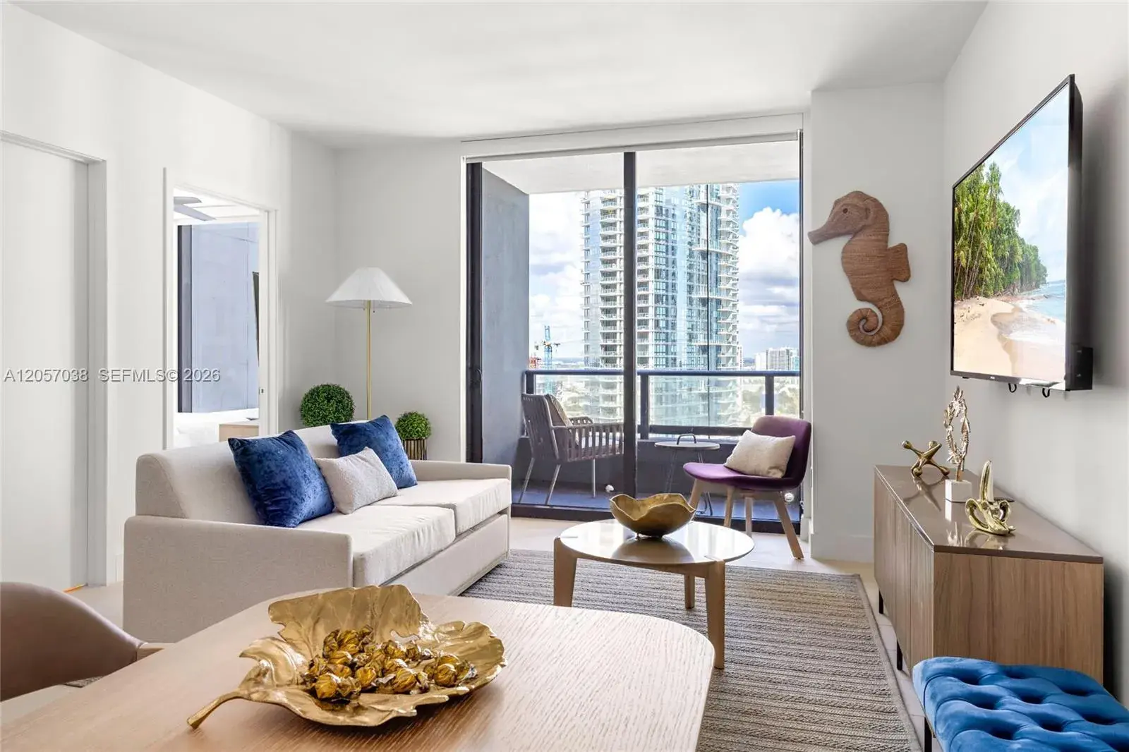 1 bedroom 1 bath Residential Lease for rent at 159 NE 6th St # 2409, Miami FL 33132