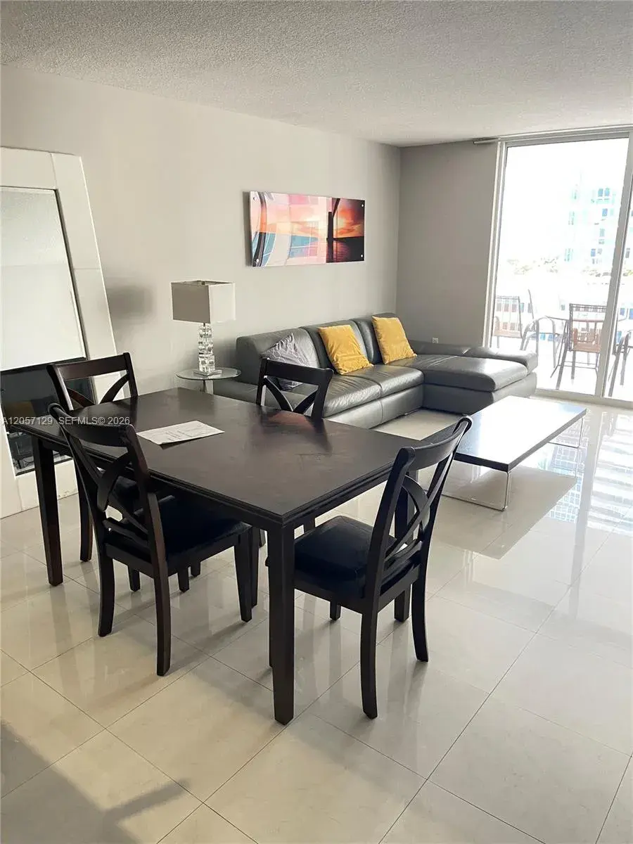 1200 Brickell Bay Dr # 2418, Miami FL 33131