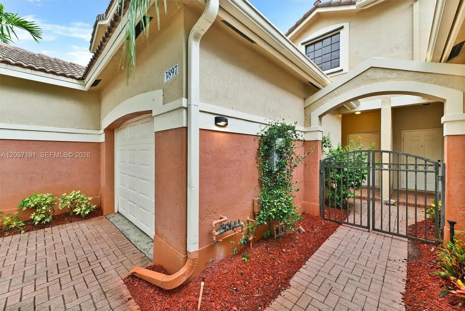3897 Tree Top Dr, Weston FL 33332