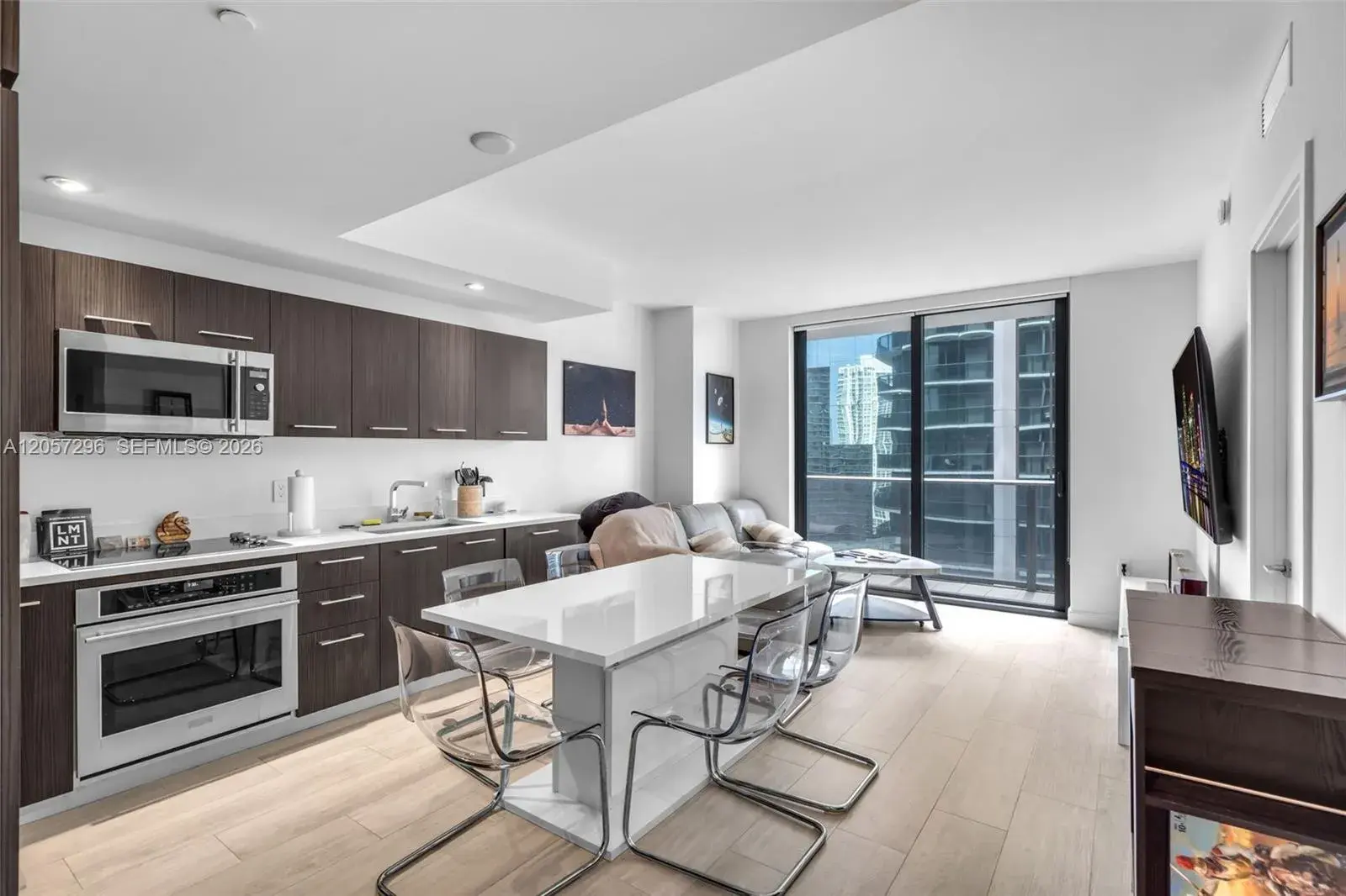 55 SW 9th St # 2407, Miami FL 33130