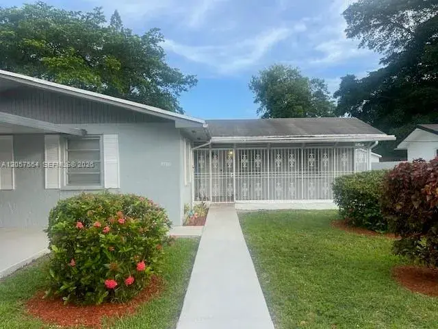3 bedroom 2 bath Residential Lease for rent at 3730 Percival Ave, Miami FL 33133