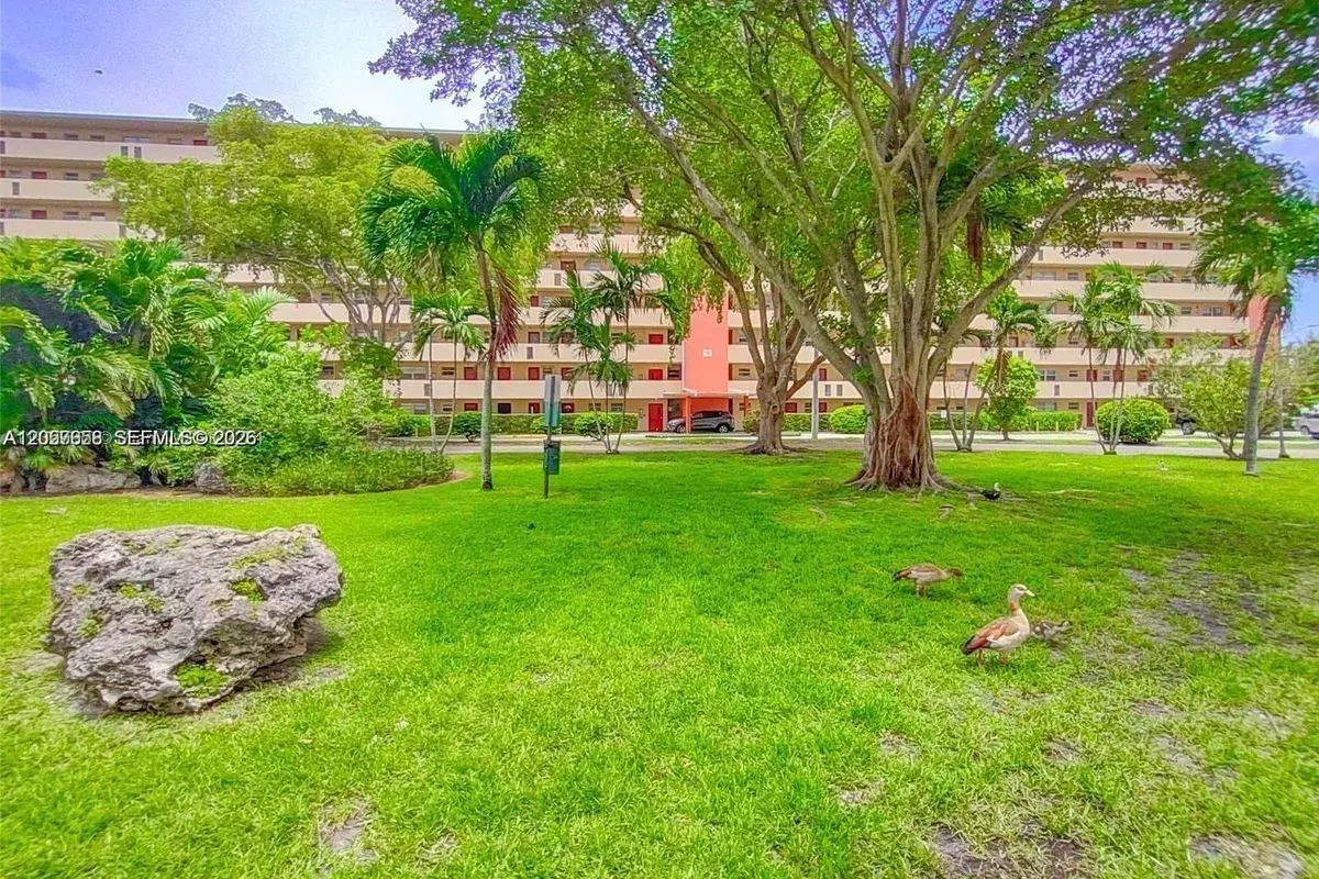 1710 NE 191st St # 3, Miami FL 33179