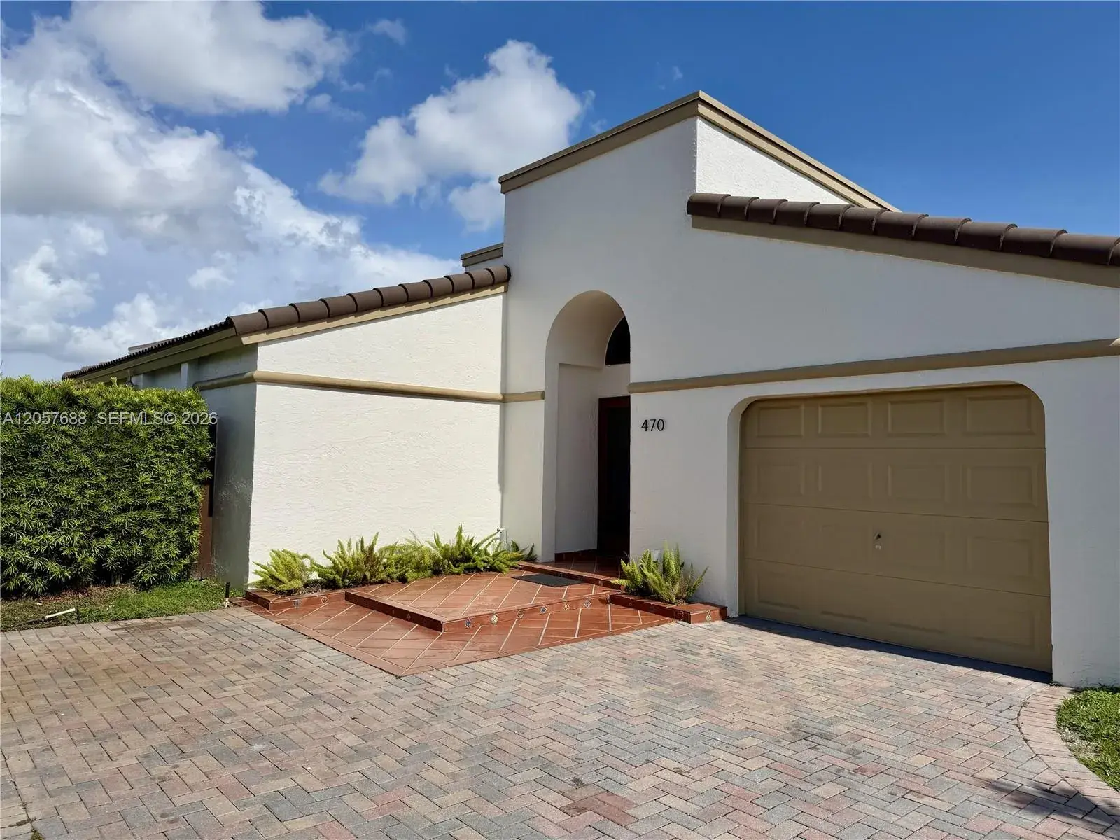 3 bedroom 2 bath Residential for sale at 470 SW 88th Pl E, Miami FL 33174