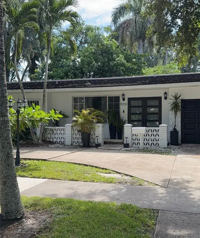 15700 N Miami Ave, Miami FL 33169