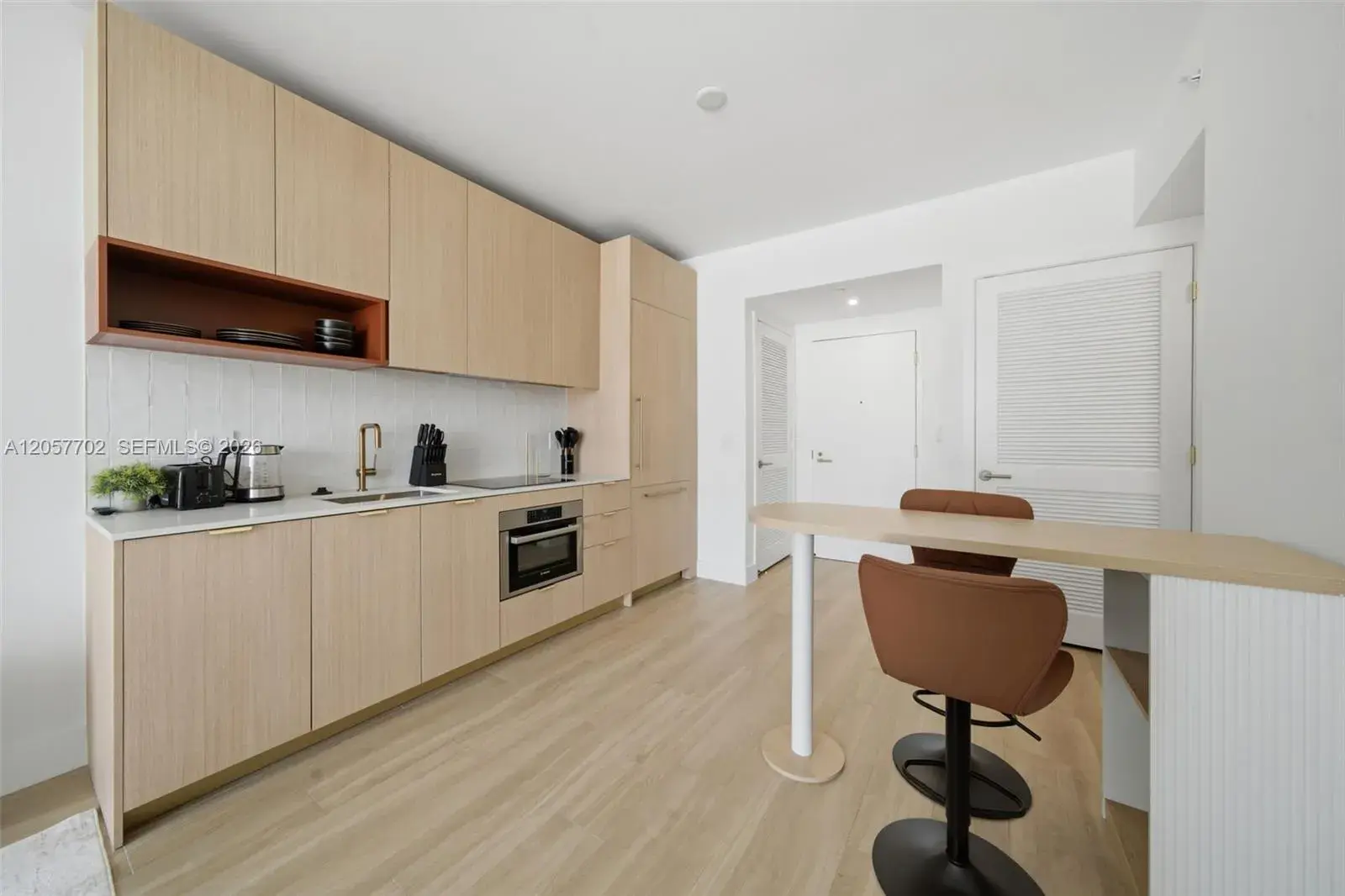 90 NE 32ND ST # 811, Miami FL 33137