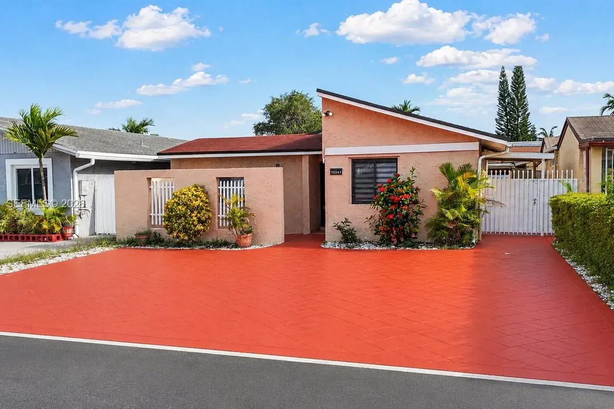 10541 SW 21st Ln, Miami FL 33165