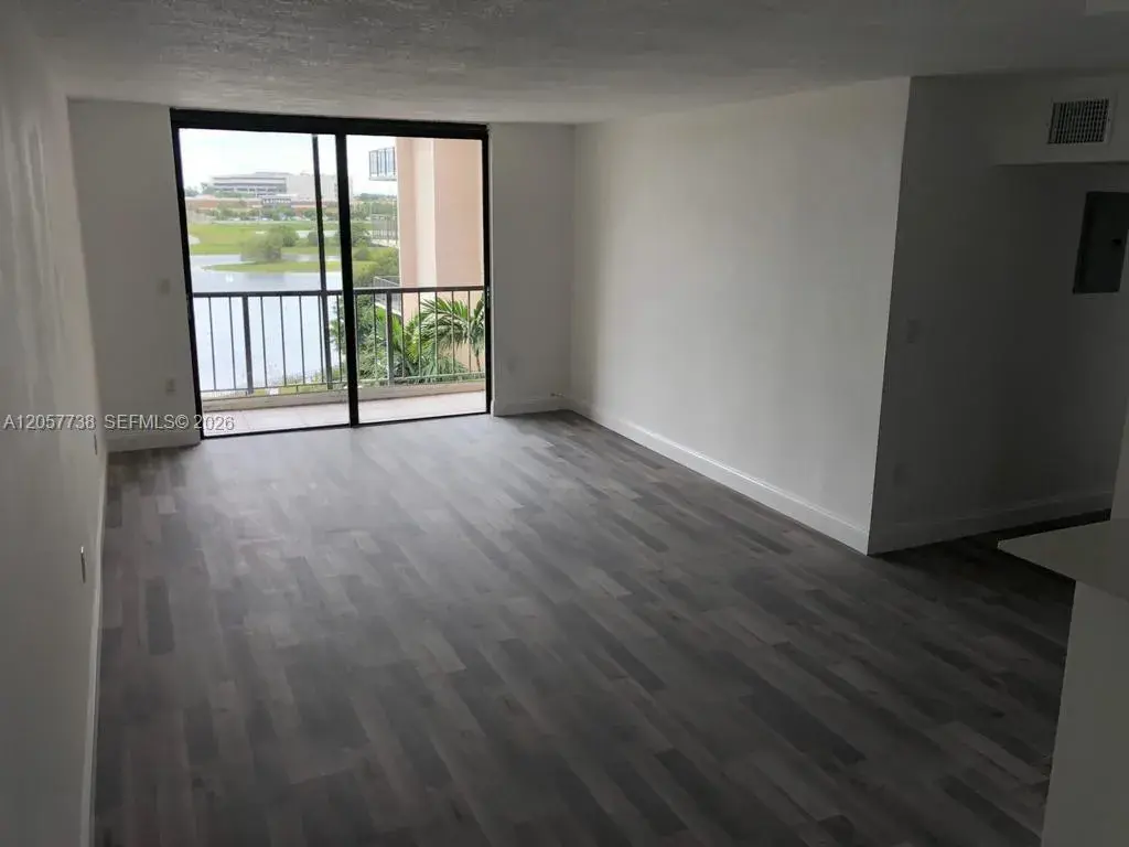2 bedroom 2 bath Residential Lease for rent at 9682 Fontainebleau Blvd # 507, Miami FL 33172