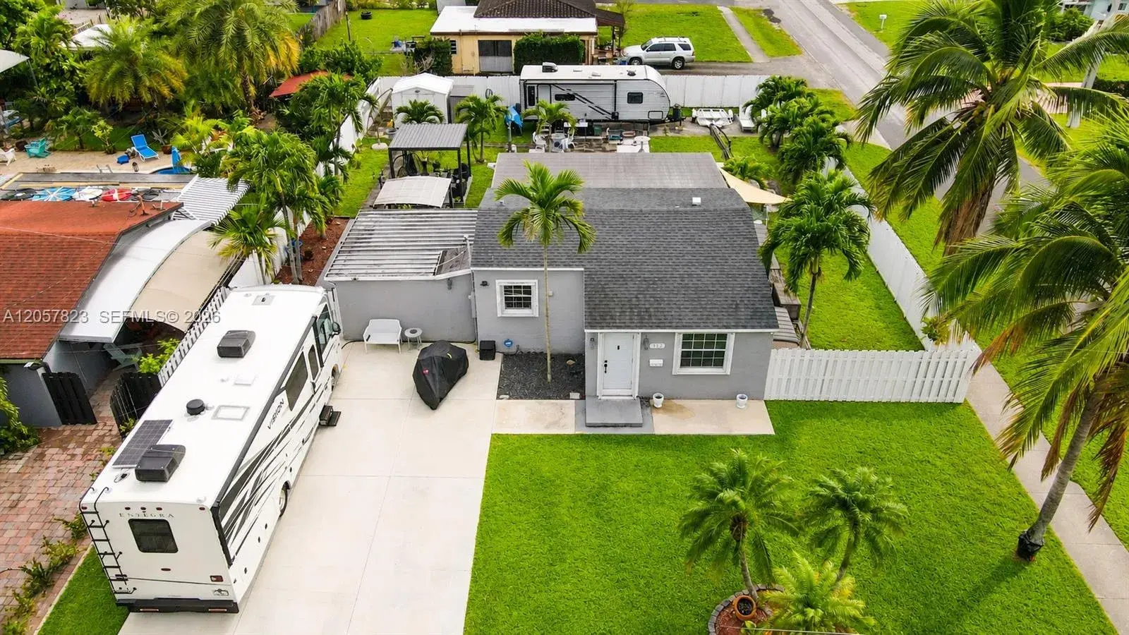 117 SW 6th St, Hallandale Beach FL 33009
