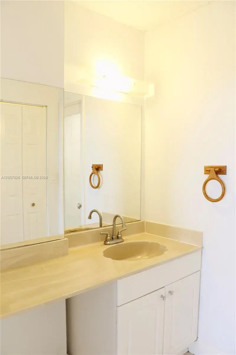 6900 Bay Dr # 4A, Miami Beach FL 33141