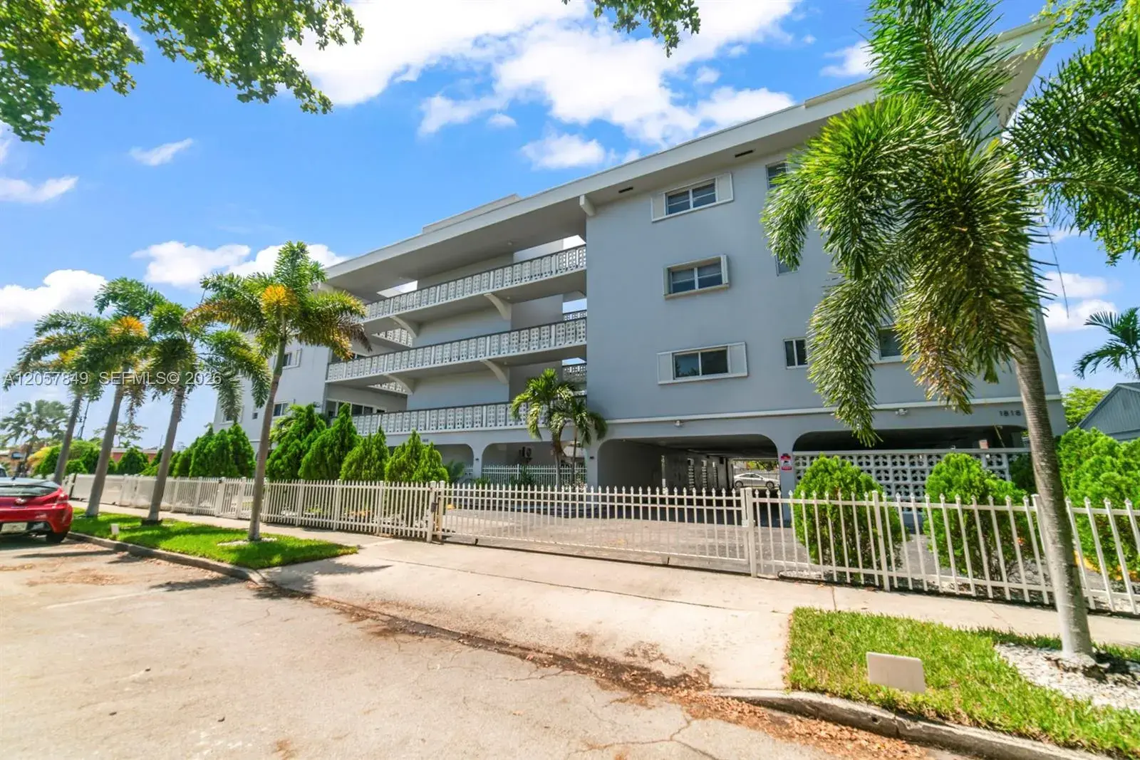 2 bedroom 2 bath Residential for sale at 1818 Rodman St # 4A, Hollywood FL 33020