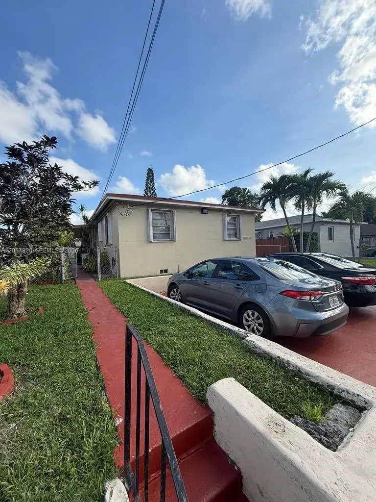 1140 SW 9th St # B, Miami FL 33130