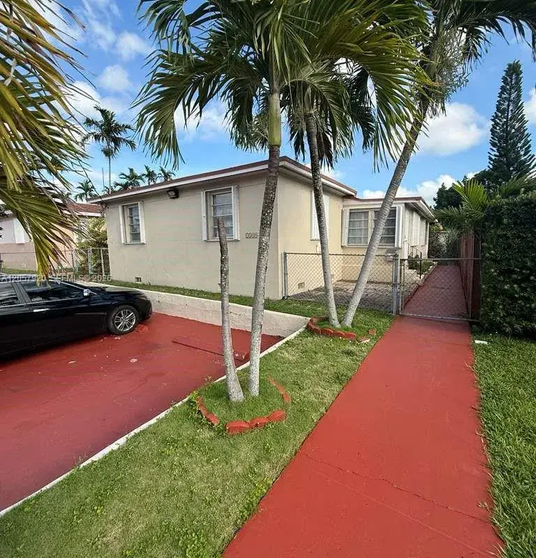1140 SW 9th St # B, Miami FL 33130