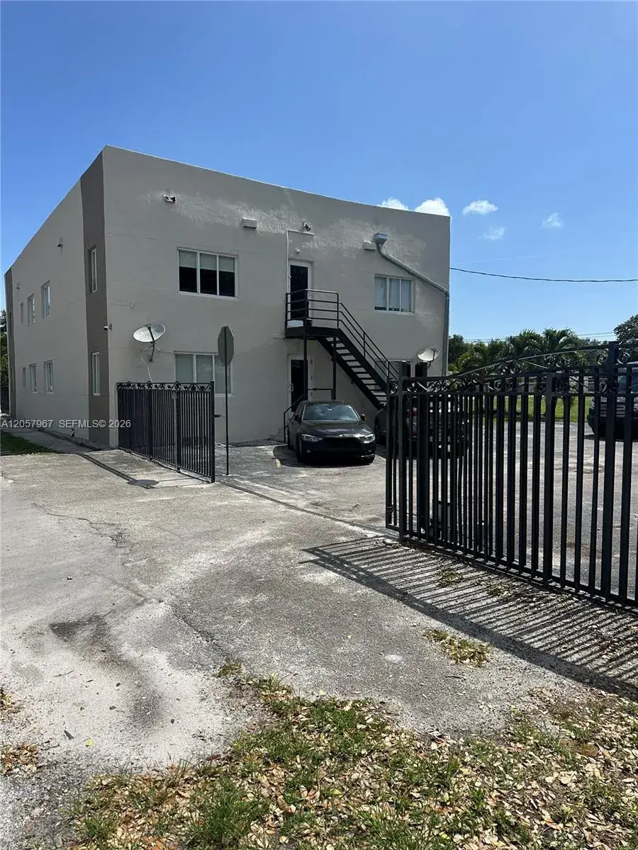 2500 NE 192nd St # 6, Miami FL 33180