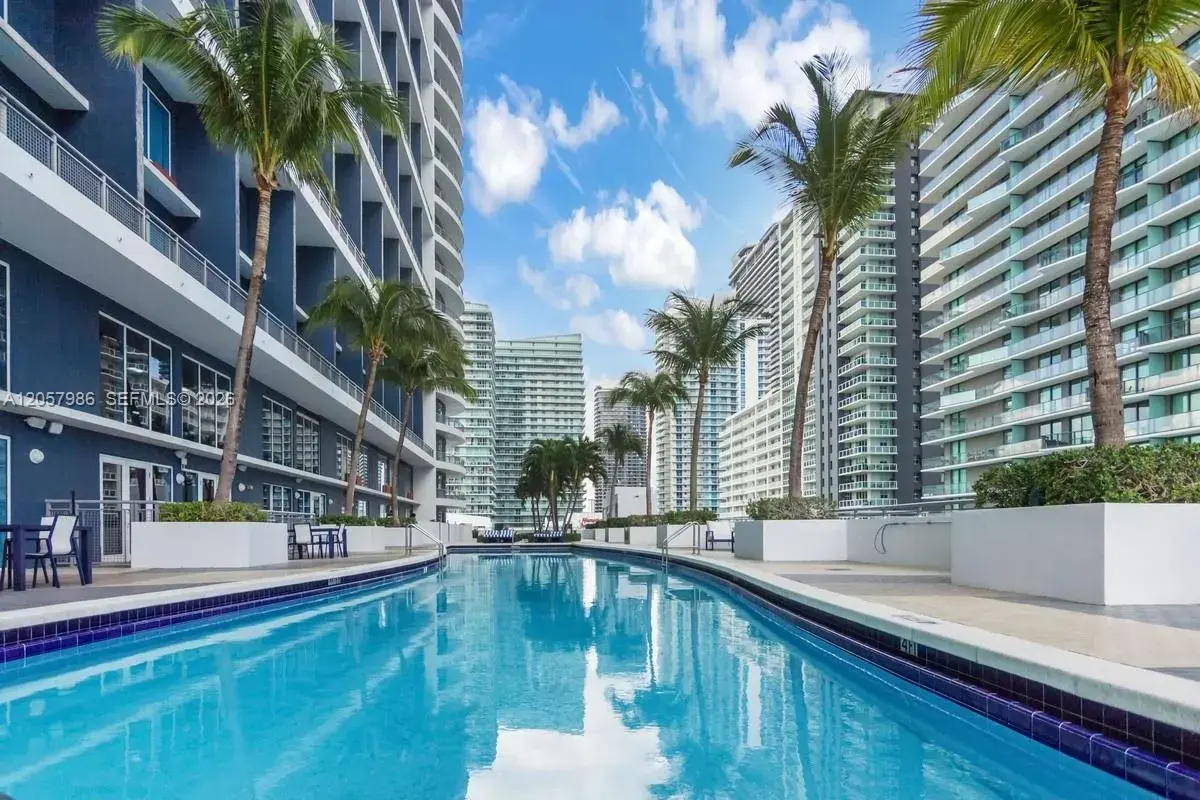 1 bedroom 1 bath Residential Lease for rent at 60 SW 13th St # 3022, Miami FL 33130