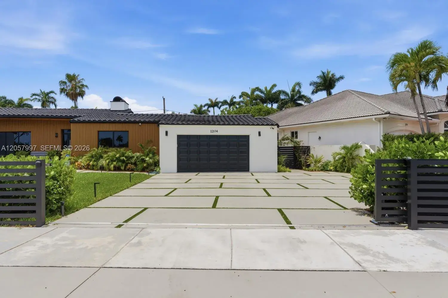 1204 S Northlake Dr, Hollywood FL 33019