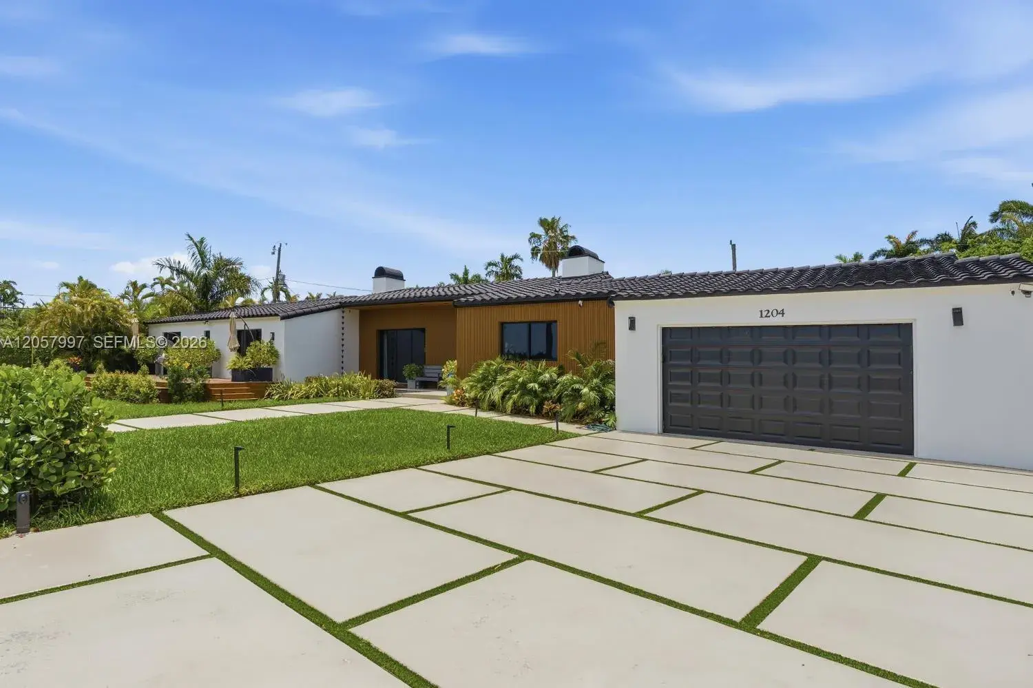 1204 S Northlake Dr, Hollywood FL 33019